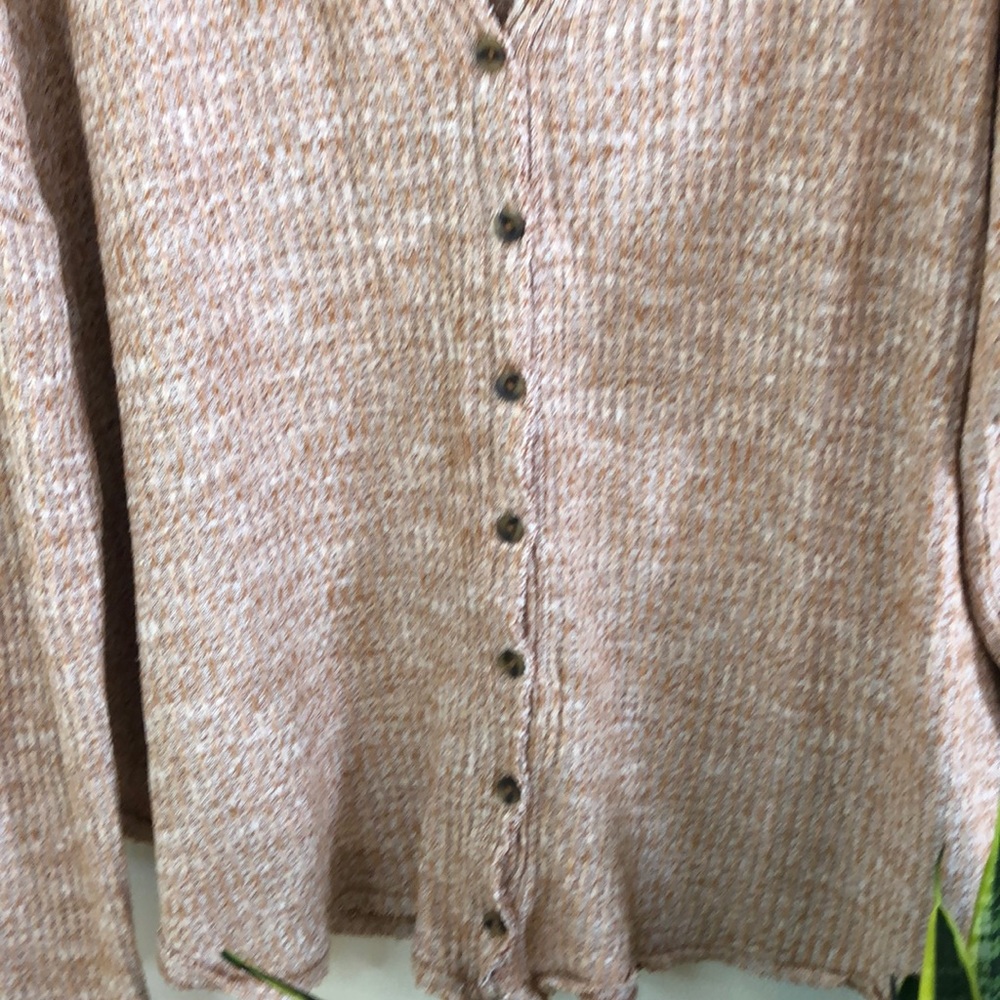 SOLD 🌺URBAN OUTFITTERS OUT FROM UNDER LONG SLEEVE - Picture 4 of 6